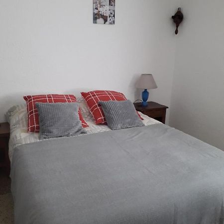 Le Rebattu 3 Apartment Raphele ภายนอก รูปภาพ