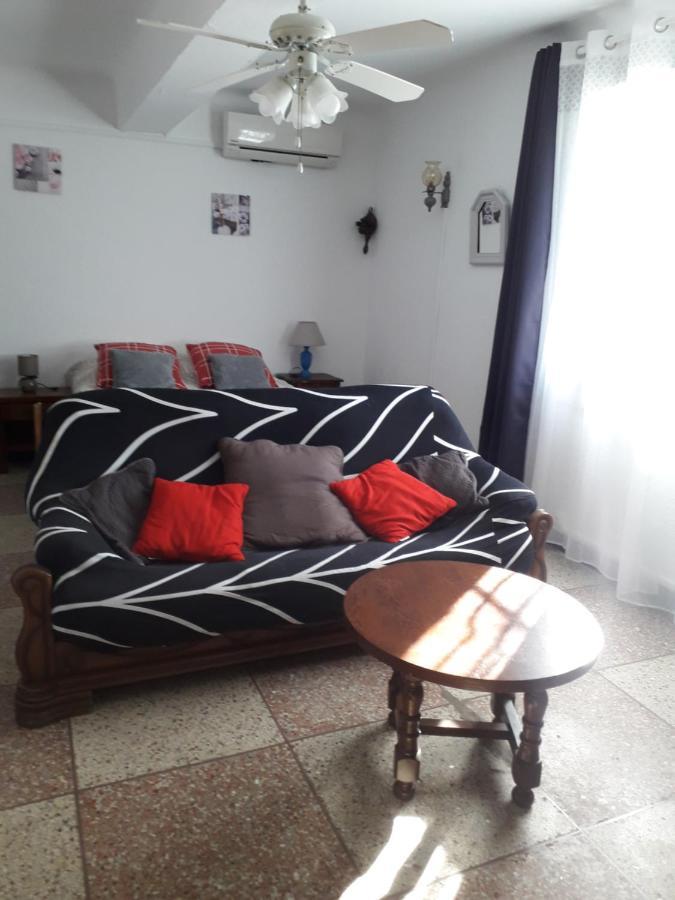 Le Rebattu 3 Apartment Raphele ภายนอก รูปภาพ